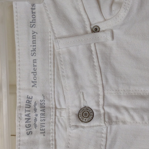 Levi's Signature White Modern Skinny 5 Pocket Folded Hem Jean Shorts - Picture 4 of 7